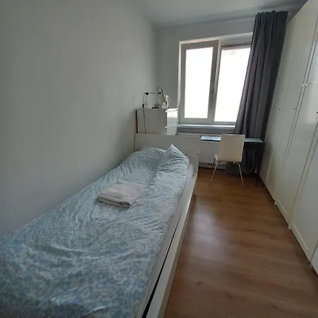Private Rooms, Free Parking, Luxury Villa, Close To The Center *