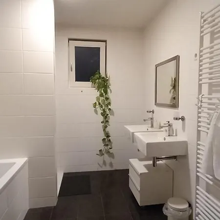 Luxury Villa, Free Parking, Close To The Center * Lahey