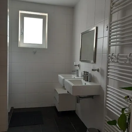 בית הארחה Private Rooms, Free Parking, Luxury Villa, Close To The Center *