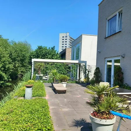 Private Rooms, Free Parking, Luxury Close To The Center